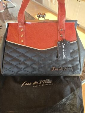 Brand New! Glittery Coral Lux De Ville Silver Clasp Retro/Vintage Inspo Hand Bag